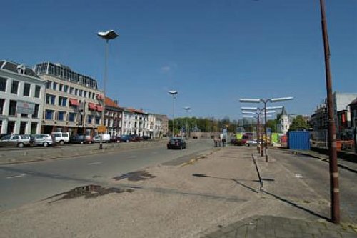 A bredai Nieuwe Mark a helyreállítási munkálatok előtt… A bredai Nieuwe Mark a helyreállítási munkálatok előtt…
